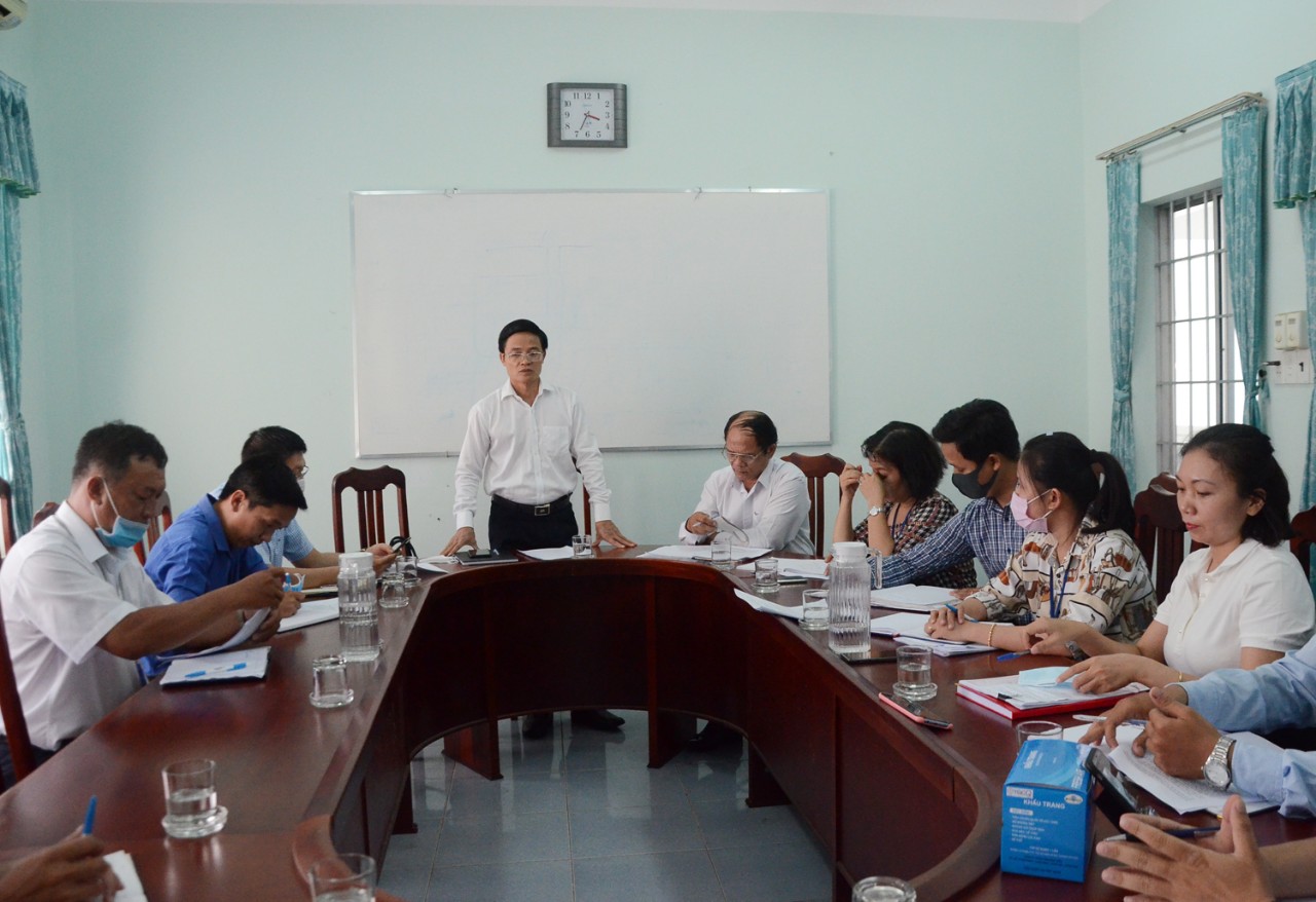 Ông Vũ Hồng Thuấn, Phó Chủ tịch UBND TP. Vũng Tàu chủ trì buổi làm việc với phường Nguyễn An Ninh chiều 29/4.