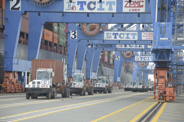 Bốc dỡ hàng xuất nhập khẩu tại Cảng TCIT.