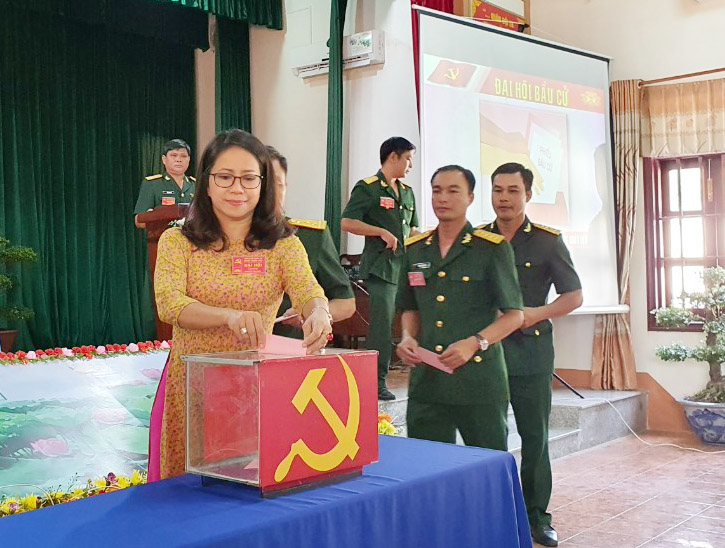 Các đại biểu bỏ phiếu bầu BCH Đảng bộ Quân sự huyện Xuyên Mộc khóa VIII, nhiệm kỳ 2020-2025.