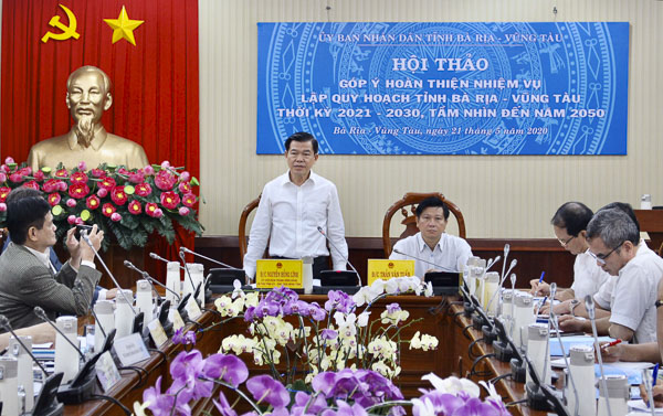 Ông Nguyễn Hồng Lĩnh, Ủy viên Trung ương Đảng, Bí thư Tỉnh ủy, Chủ tịch HĐND tỉnh phát biểu chỉ đạo tại hội thảo.
