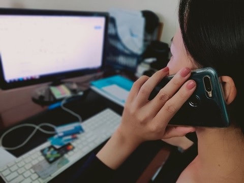 Thời gian qua liên tiếp xảy ra các vụ lừa đảo qua điện thoại, bằng công nghệ cao, báo chí, ngành chức năng cảnh báo nhiều, nhưng không ít người vẫn mất cảnh giác (ảnh minh họa).