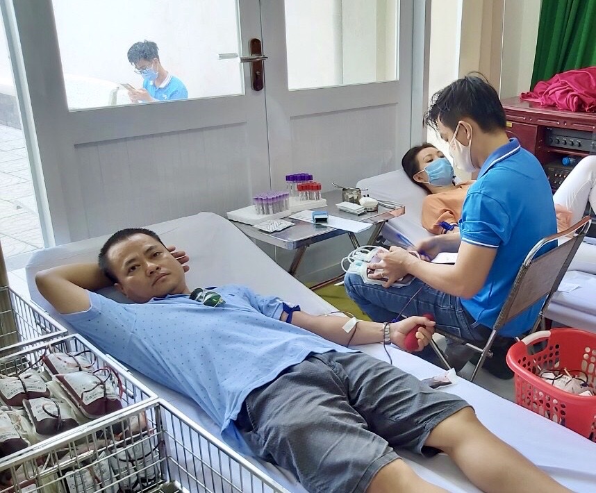 Công chức, viên chức trên địa bàn TP. Vũng Tàu tham gia hiến máu tình nguyện vào sáng 30/5.