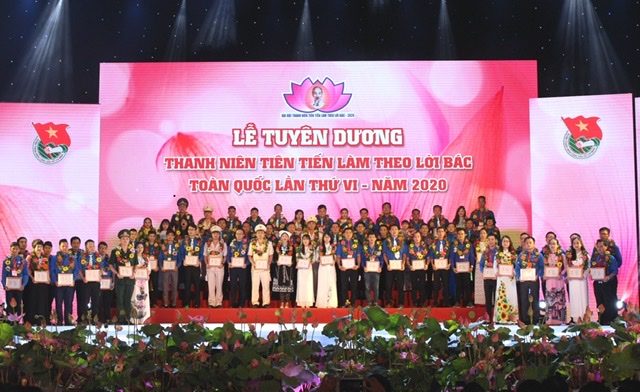 Đoàn khối lực lượng CAND chụp ảnh lưu niệm tại buổi tuyên dương