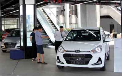 Ô tô tăng giá từng ngày sau khi chốt giảm 50% lệ phí trước bạ
