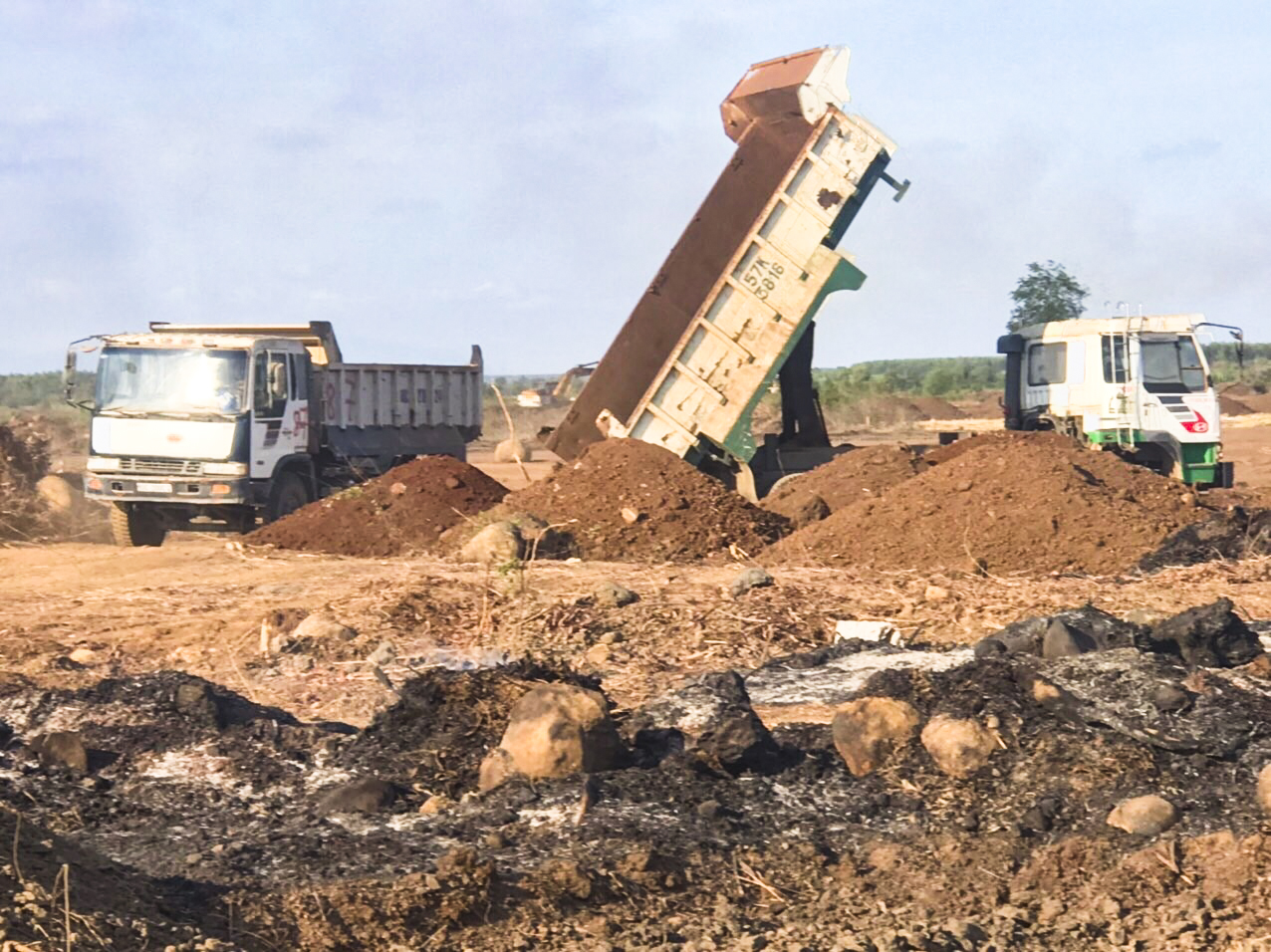 Công ty CP KCN Tín Nghĩa - Phương Đông (chủ đầu tư KCN Đất Đỏ 1) san lấp mặt bằng  chuẩn bị đất sạch cho các nhà đầu tư.