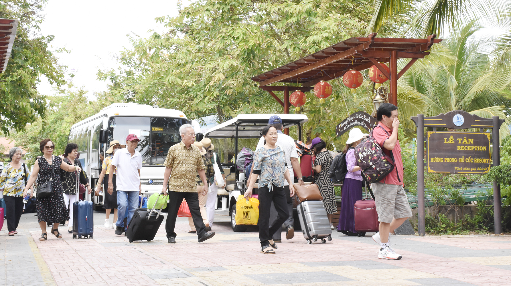 BR-VT khởi động chiến dịch kích cầu, giảm đến 80% giá dịch vụ. Trong ảnh: Du khách đến Hương Phong - Hồ Cốc Beach resort những ngày đầu tháng 6. Ảnh: MỸ LƯƠNG