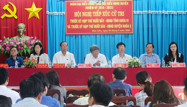 Tổ đại biểu số 10 HĐND tỉnh TXCT xã Bàu Lâm, huyện Xuyên Mộc. Ảnh: ĐINH HÙNG