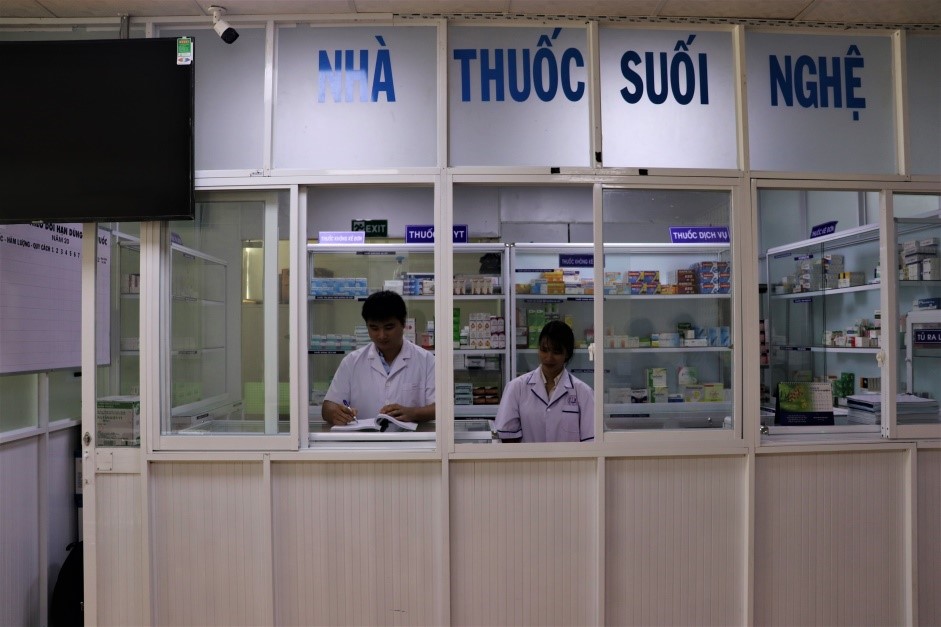Nhà thuốc (Phòng khám đa khoa Suối Nghệ) cung cấp đầy đủ các loại thuốc cho bệnh nhân.