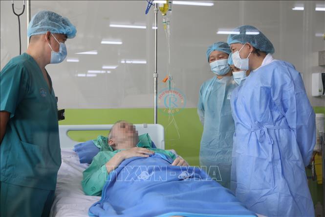 Phó Giáo sư, Tiến sĩ, bác sĩ Phạm Thị Ngọc Thảo, Phó giám đốc Bệnh viện Chợ Rẫy thăm bệnh nhân 91 ngày 22/6.