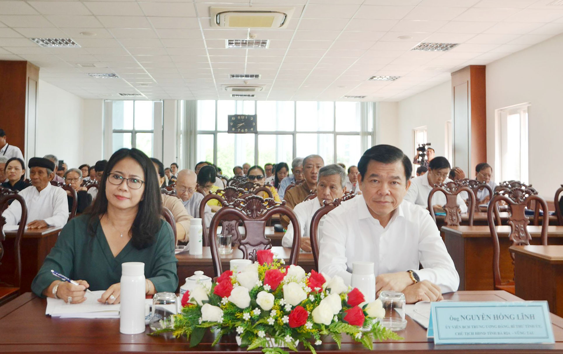Ông Nguyễn Hồng Lĩnh, Ủy viên Trung ương Đảng, Bí thư Tỉnh ủy, Chủ tịch HĐND tỉnh tham dự hội nghị.