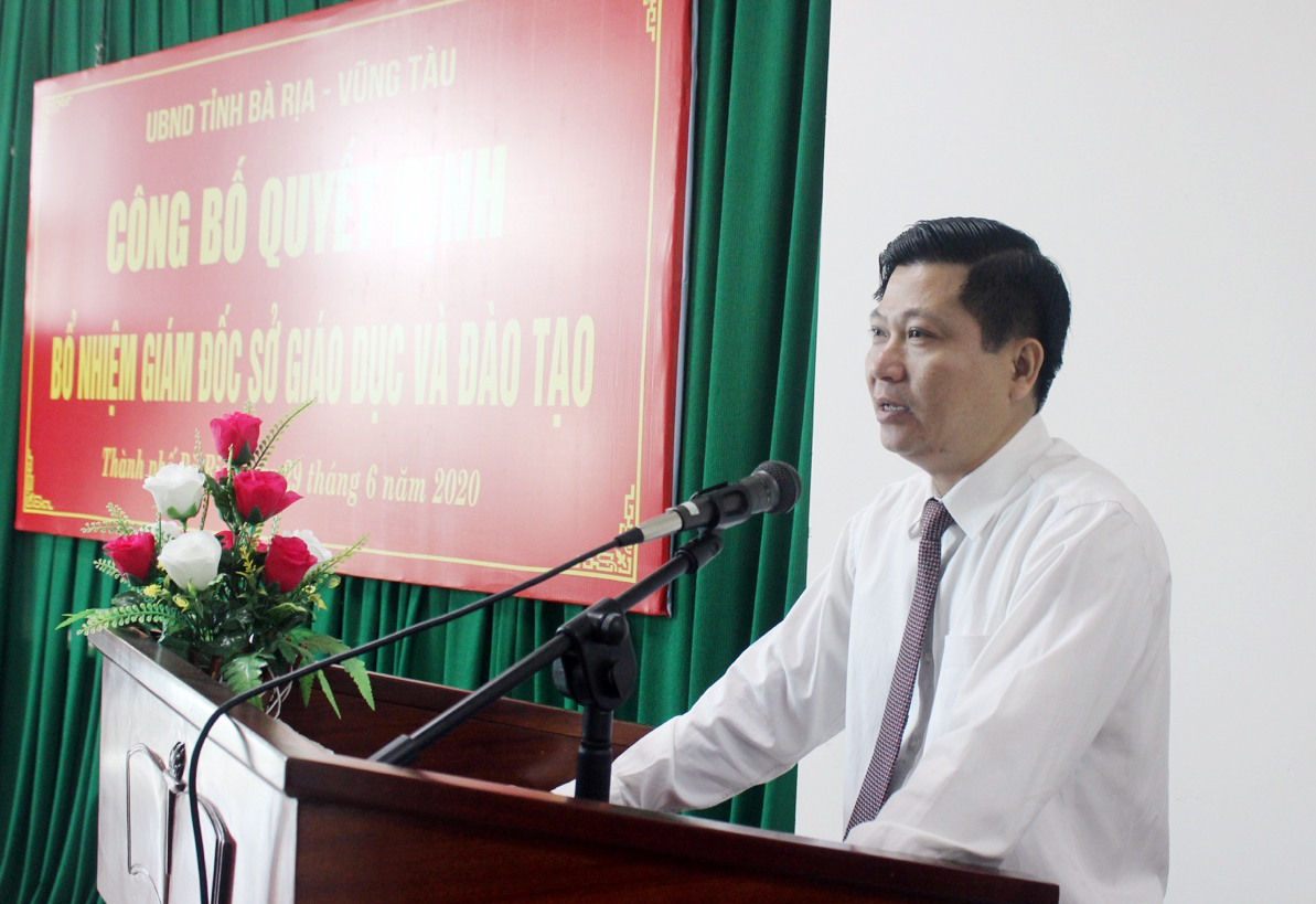 Phó Chủ tịch UBND tỉnh Trần Văn Tuấn bày tỏ sự tin tưởng bà Trần Thị Ngọc Châu sẽ nỗ lực hết mình để hoàn thành xuất sắc nhiệm vụ được giao.