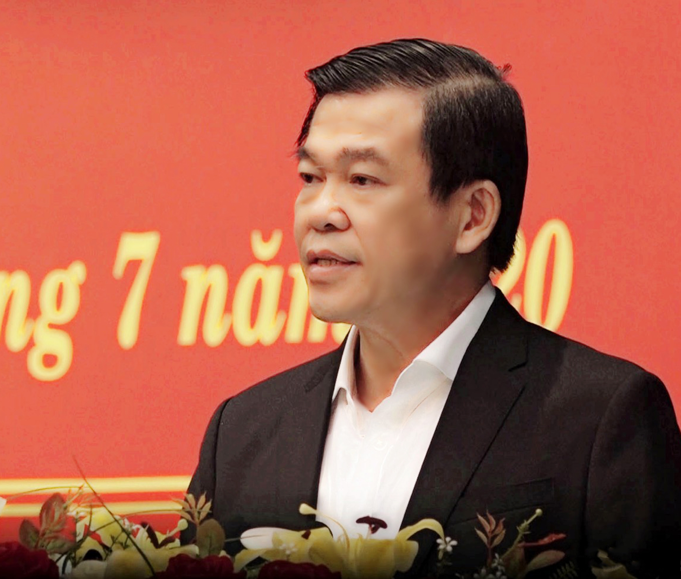 Ông Nguyễn Hồng Lĩnh, Ủy viên Trung ương Đảng, Bí thư Tỉnh ủy, Chủ tịch HĐND tỉnh phát biểu khai mạc Hội nghị.