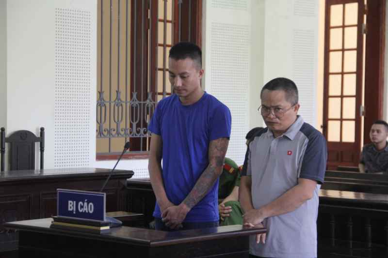 Hai bị cáo tại tòa