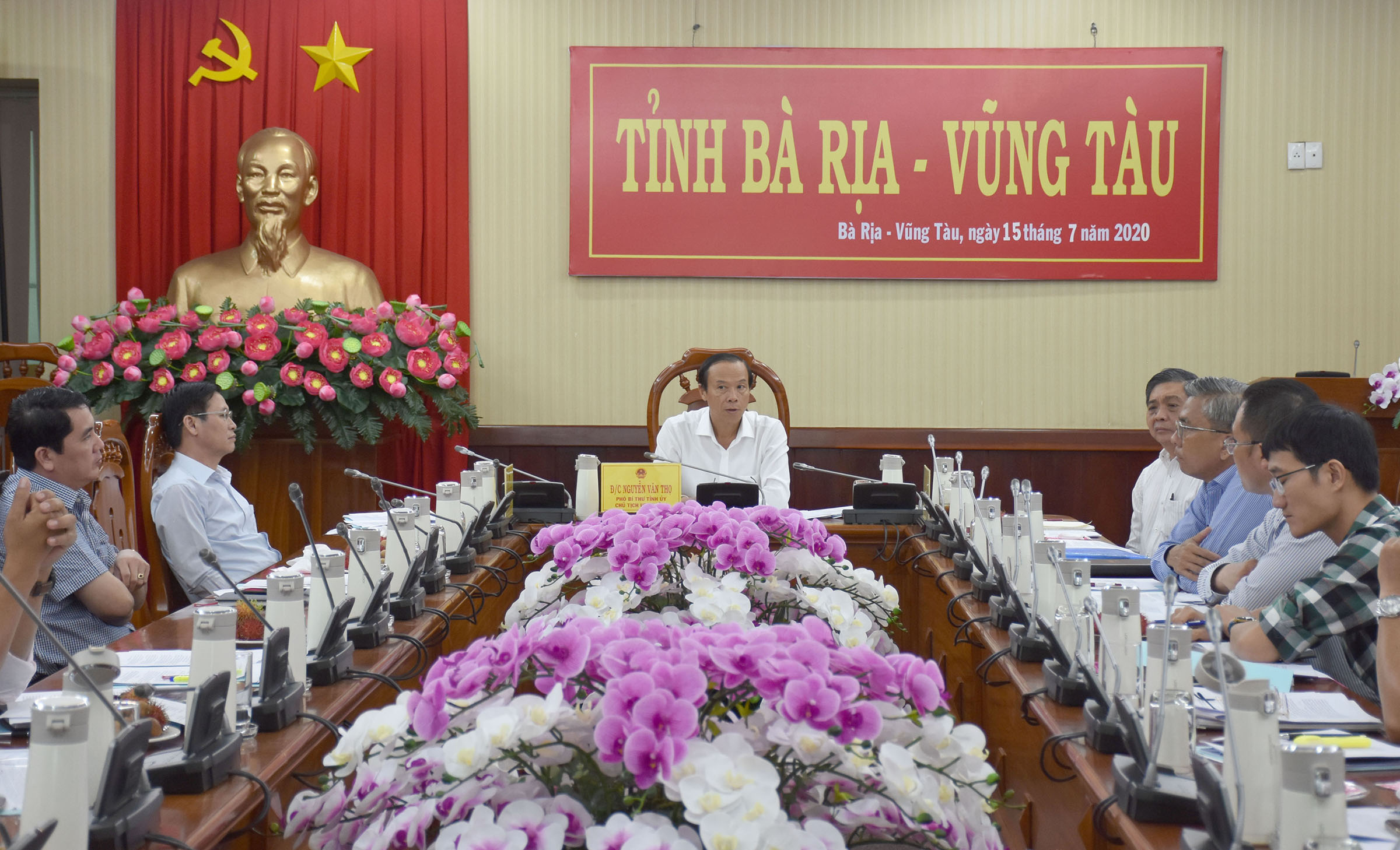 Ông Nguyễn Văn Thọ, Chủ tịch UBND tỉnh phát biểu tại cuộc họp.