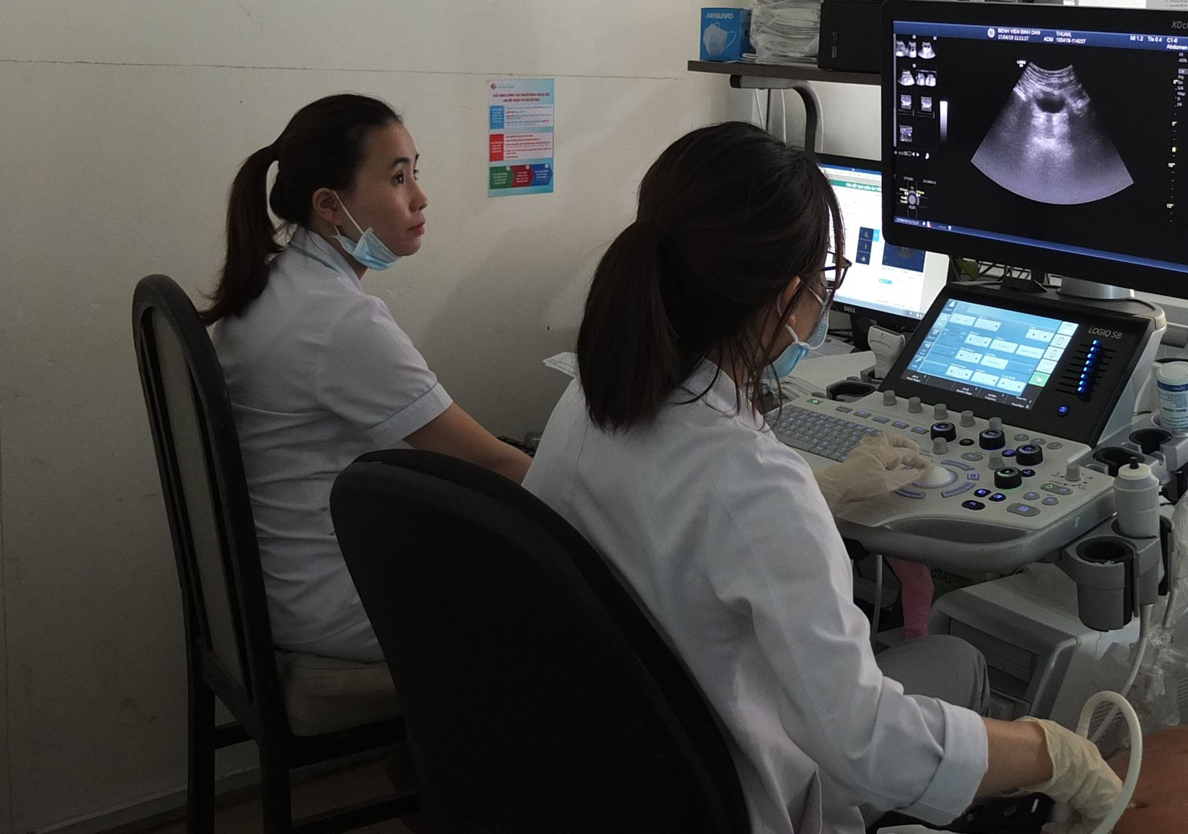 Siêu âm chẩn đoán cho thai phụ tại Bệnh viện Bình Dân TP.Hồ Chí Minh.