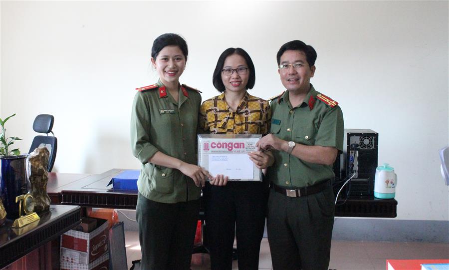 Lãnh đạo và Công đoàn Báo Công an Nghệ An chúc mừng Công đoàn Công an tỉnh 