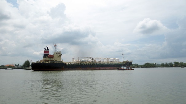 Tàu vận tải hàng hóa trên sông Lòng Tàu hiện nay.