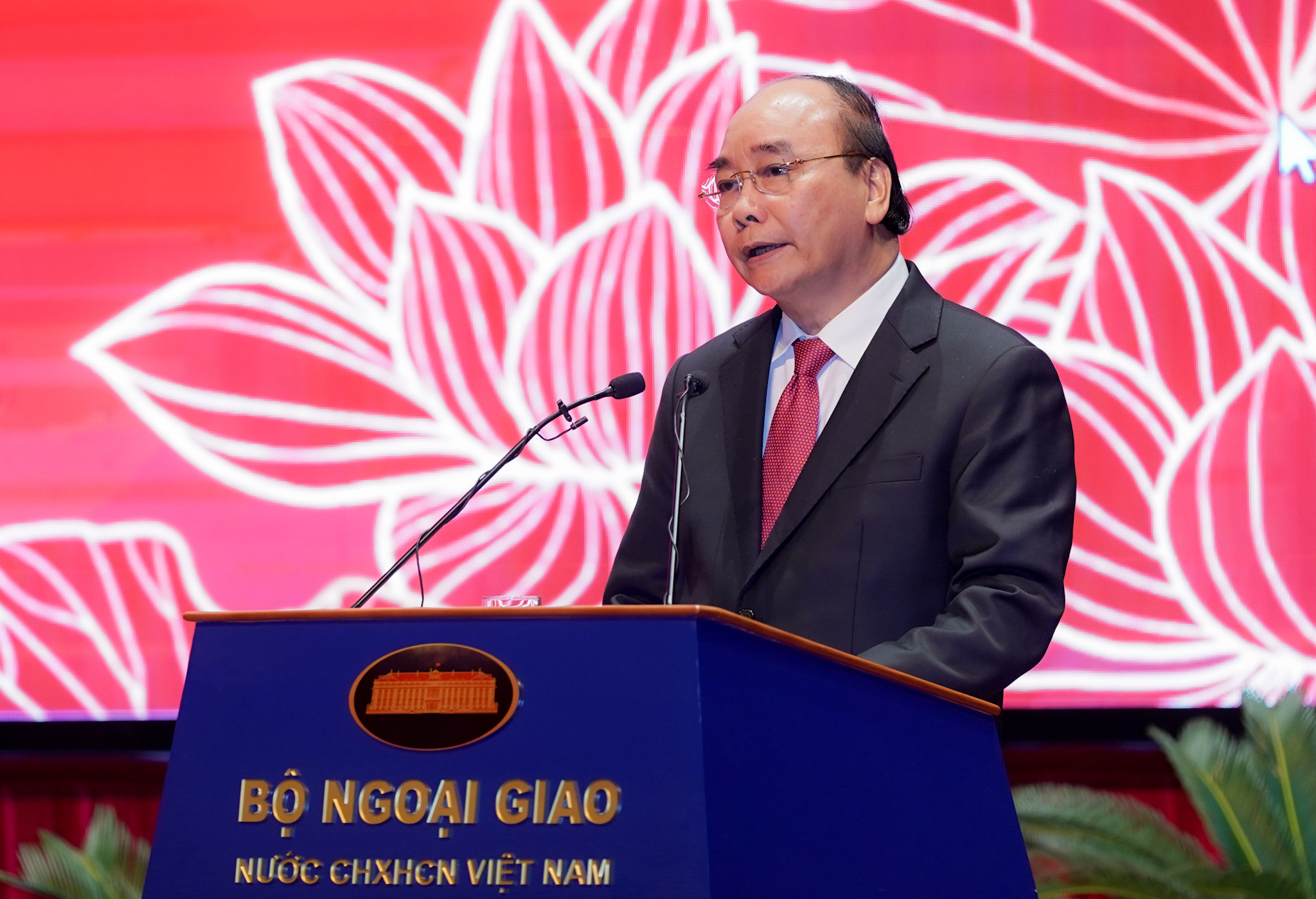 Thủ tướng Nguyễn Xuân Phúc phát biểu tại sự kiện. Ảnh: QUANG HIẾU