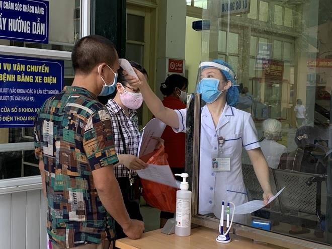 Các bệnh viện cần giám sát, lấy mẫu xét nghiệm bệnh nhân có ho, sốt, khó thở.