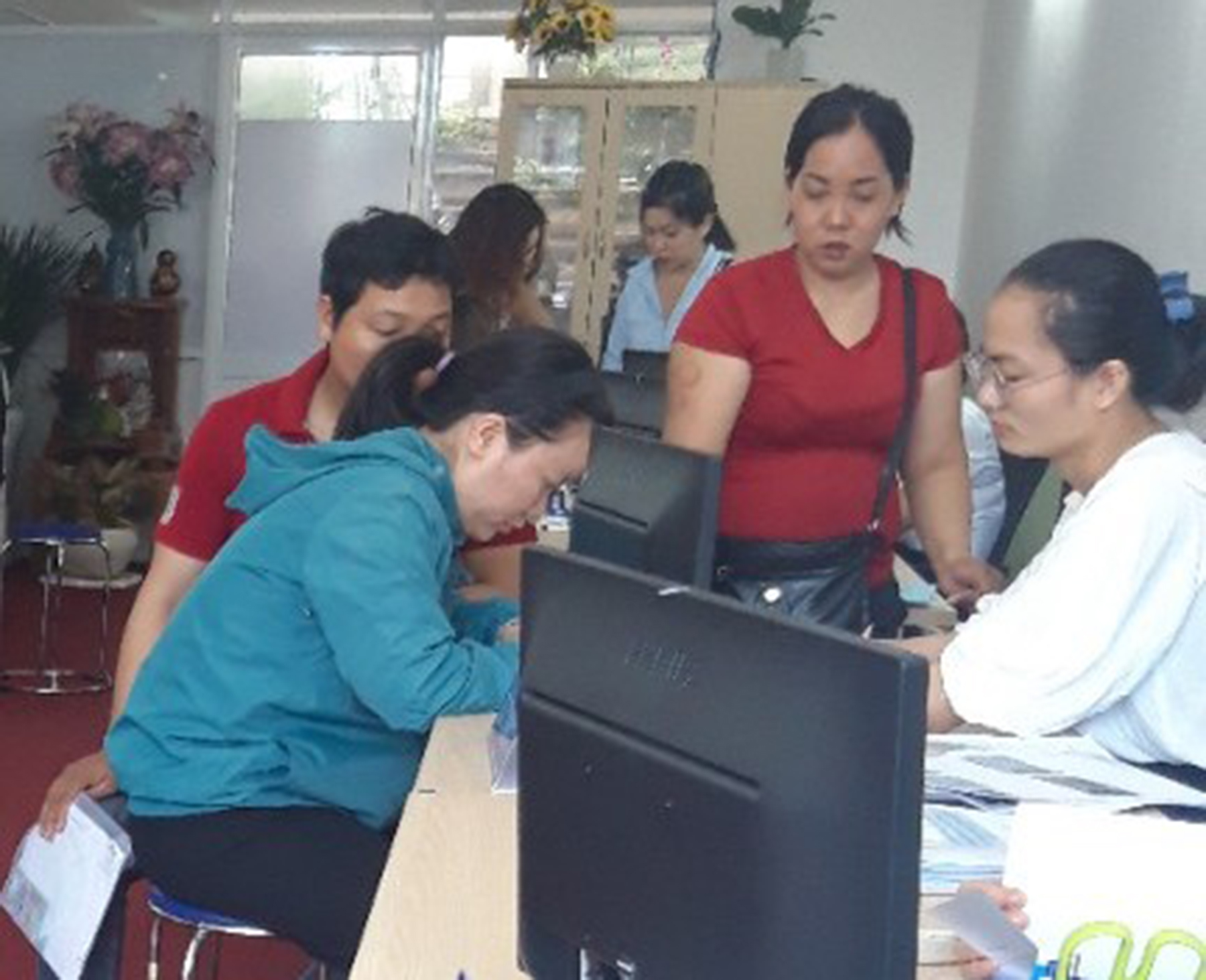 Khách hàng giao dịch tại Văn phòng công chứng Lê Trung Kiên, 453, Nguyễn An Ninh, P9, TP. Vũng Tàu