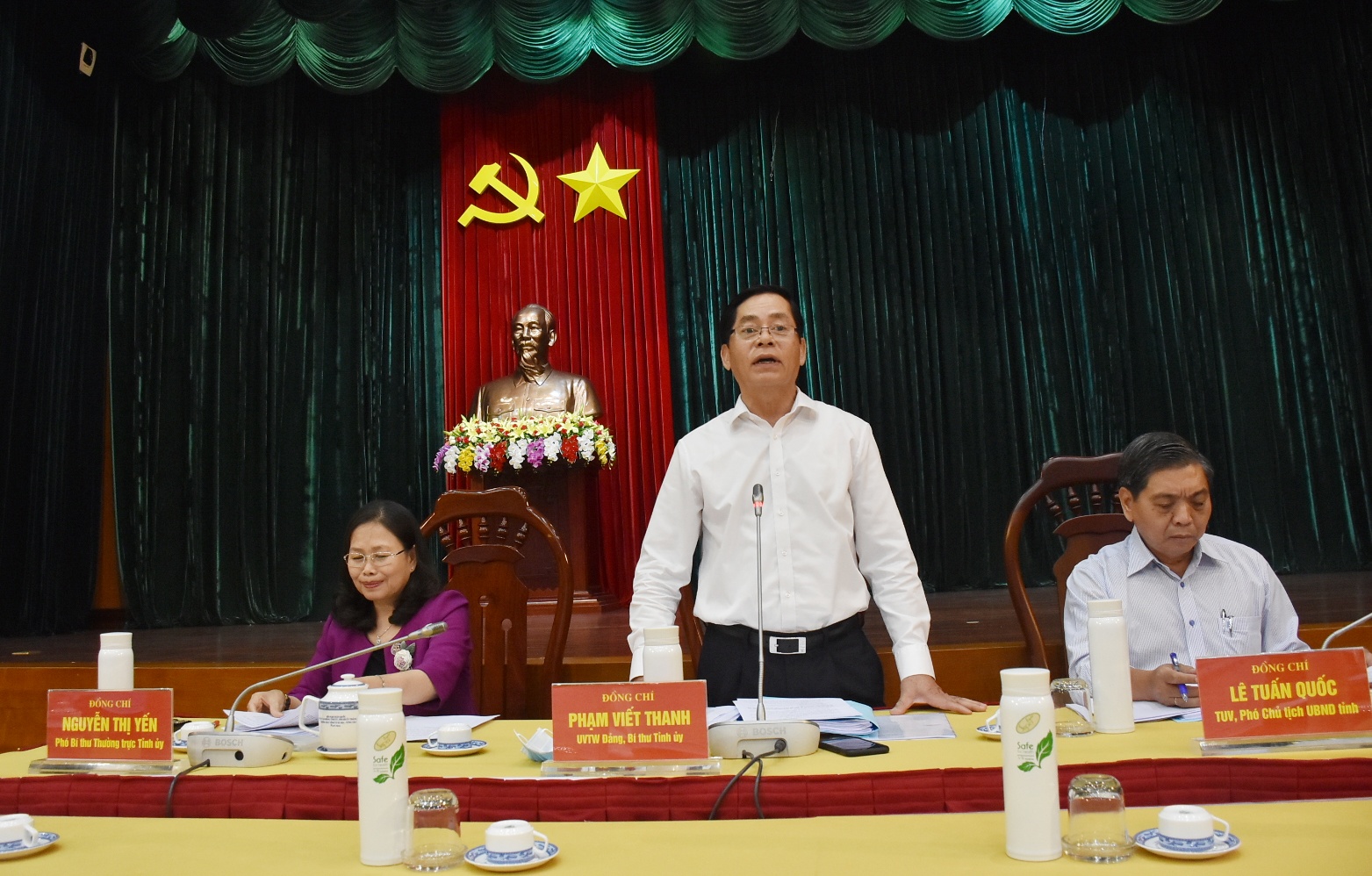 Ông Phạm Viết Thanh, Ủy viên Trung ương Đảng, Bí thư Tỉnh ủy phát biểu tại hội nghị.