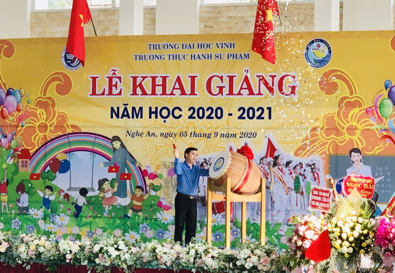 Nguyễn Ngọc Hiền  Bí thư Đảng ủy trường, Phó Hiệu trưởng Trường Đại học Vinh, Phó Chủ tịch Công đoàn trường