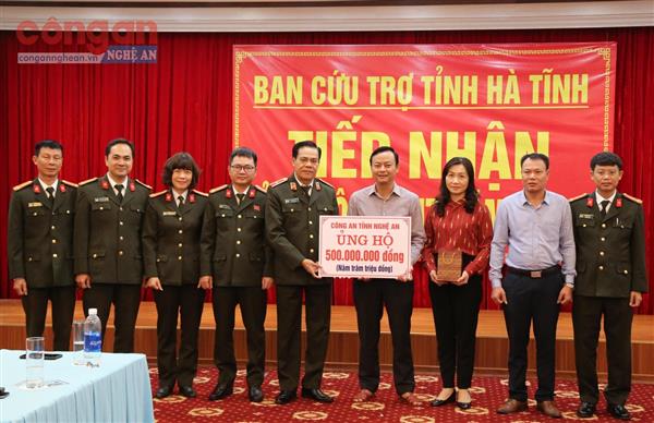 Lực lượng Công an chủ động ứng phó với diễn biến của bão số 8 và khắc phục hậu quả mưa lũ