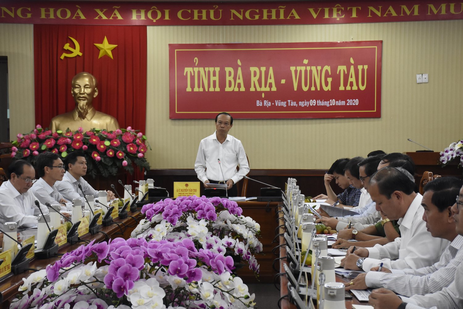 Ông Nguyễn Văn Thọ, Chủ tịch UBND tỉnh chủ trì cuộc họp.