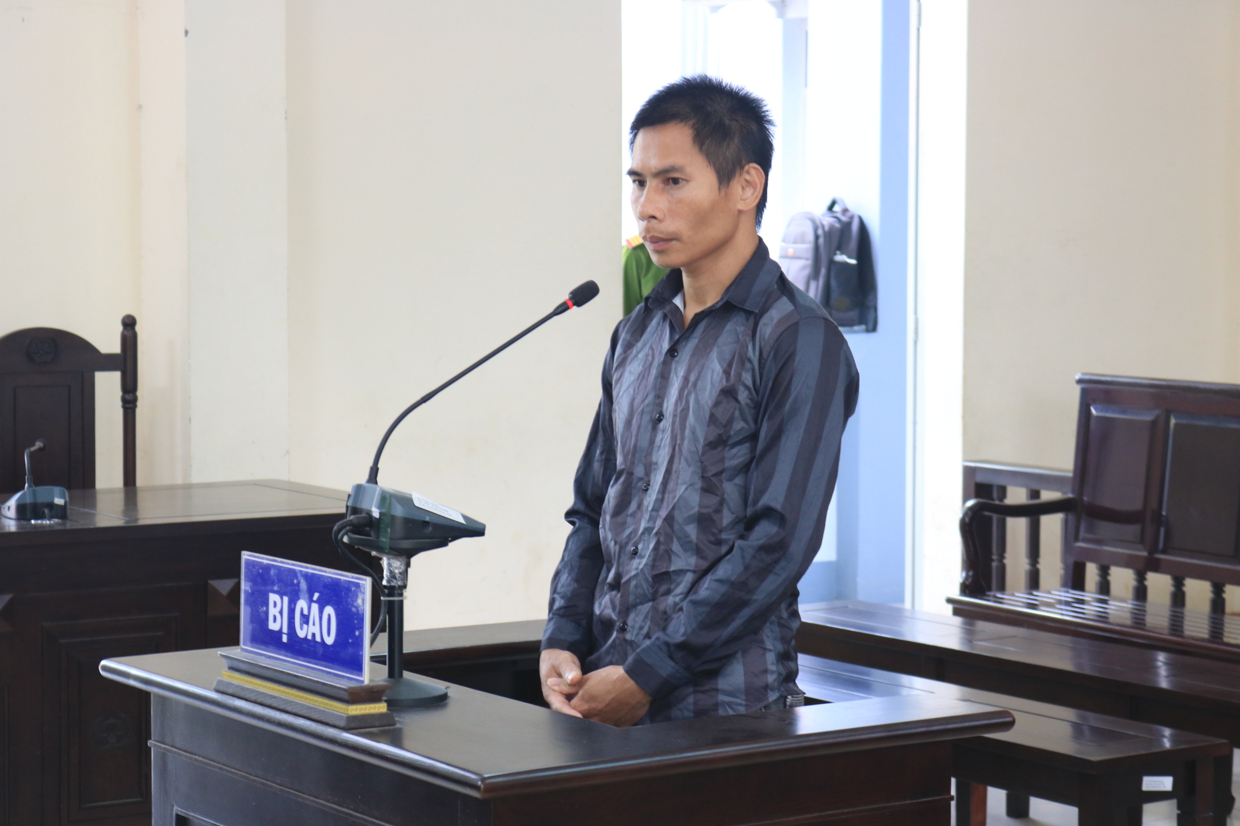 Bị cáo Lê Tùng tại phiên xét xử sơ thẩm của TAND tỉnh.
