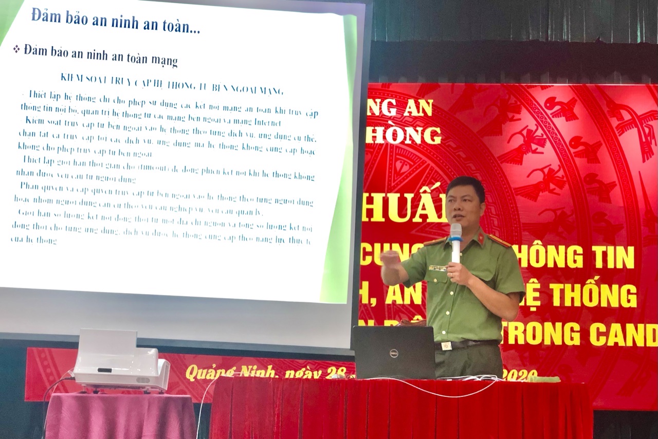 Chuyên viên Cục An ninh mạng trao đổi các giải pháp đảm bảo an toàn thông tin