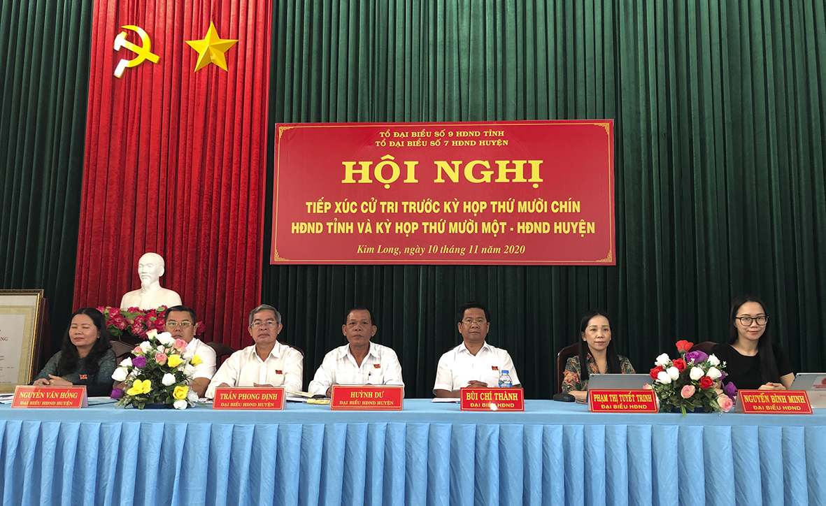 Tổ đại biểu số 9 HĐND tỉnh tiếp xúc cử tri xã Bàu Chinh và xã Kim Long, huyện Châu Đức. Ảnh: TRÚC GIANG