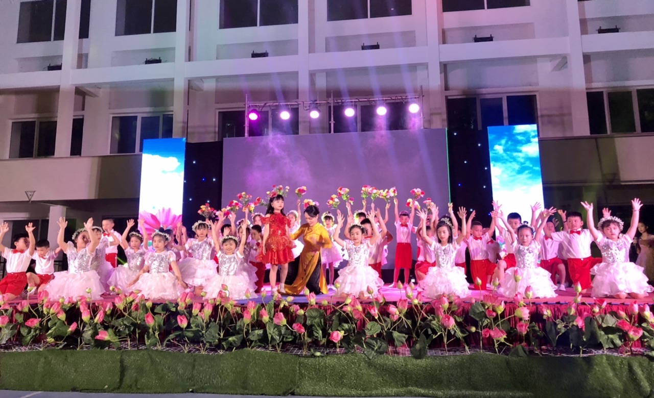 Nhiều tiết mục ấm áp tình yêu thương 