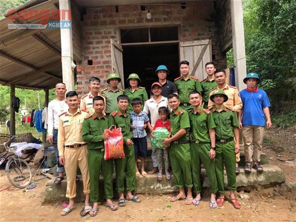 Xung kích vì cuộc sống cộng đồng