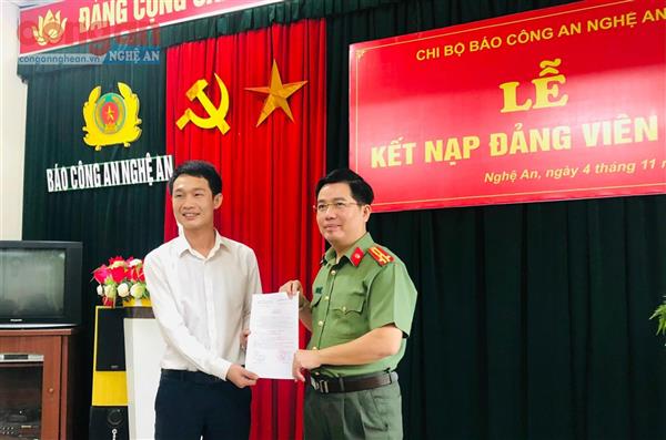 Phát huy vai trò của công tác đảng, công tác chính trị trong xây dựng lực lượng Công an Nghệ An