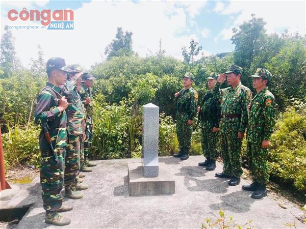 Vững bước dưới lá cờ vinh quang của Đảng