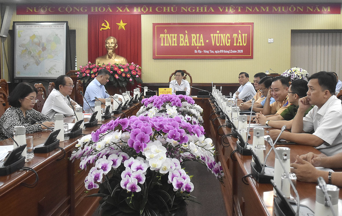 Ông Lê Ngọc Khánh, Phó Chủ tịch UBND tỉnh cùng đại diện các sở, ngành dự hội nghị tại điểm cầu BR-VT.