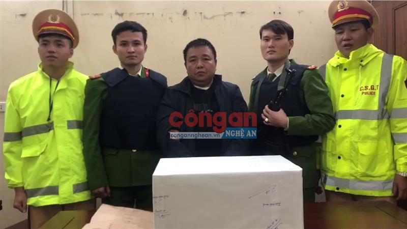 Đối tượng cùng tang vật tại Cơ quan Công an