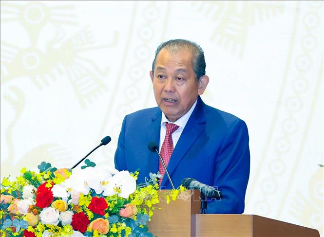 Phó Thủ tướng Thường trực Trương Hòa Bình trình bày Báo cáo tóm tắt về tình hình thực hiện kế hoạch phát triển KT - XH năm 2020 và 5 năm 2016 - 2020, dự kiến nhiệm vụ thời gian tới. Ảnh: Thống Nhất/TTXVN