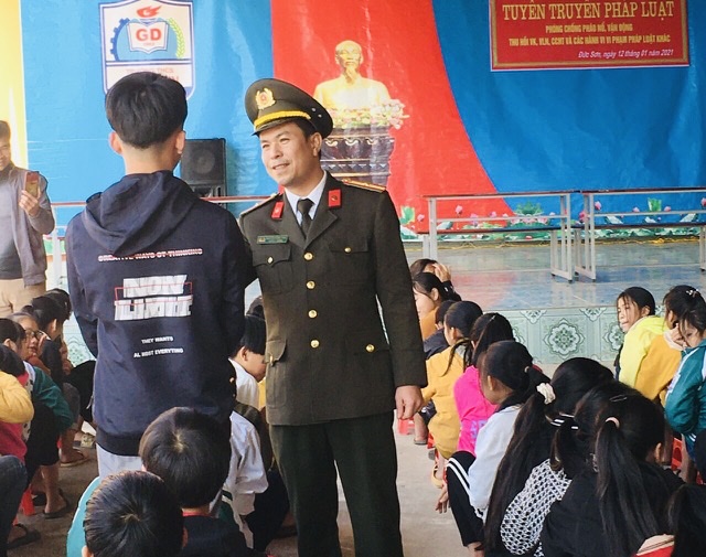 Tuyên truyền phòng, chống pháo nổ cho các em học sinh