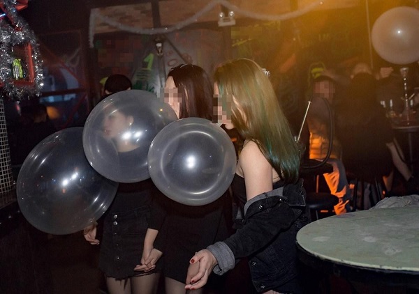 Đề xuất cấm sử dụng 'khí cười' cho các mục đích vui chơi, giải trí