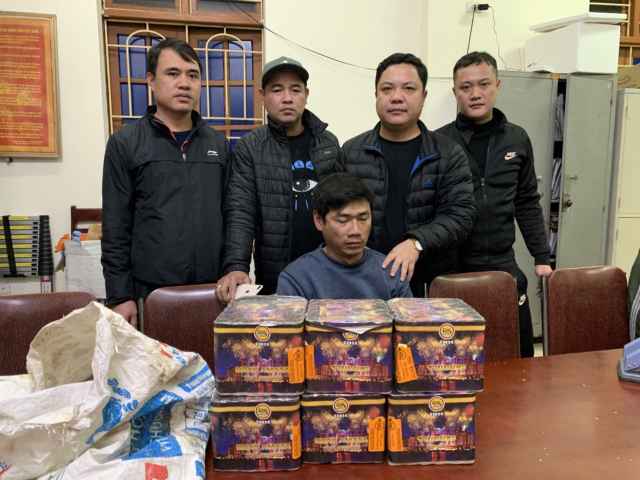 Tàng trữ 7,5 kg pháo nổ