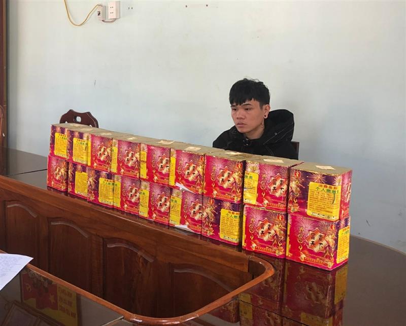 2 đối tượng Vương Đình Linh và Cao Văn Ân cùng tang vật