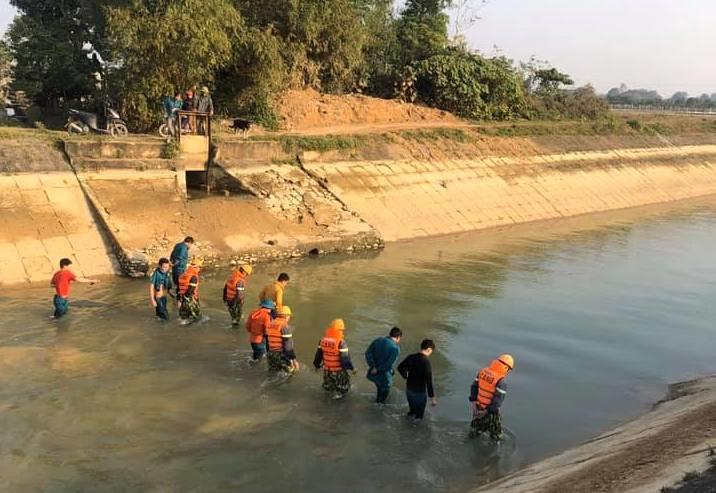 Các lực lượng phối hợp tìm kiếm nạn nhân