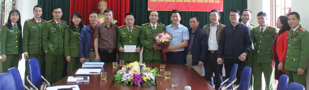 Khen thưởng về thành tích xuất sắc trong đấu tranh với tội phạm ma túy