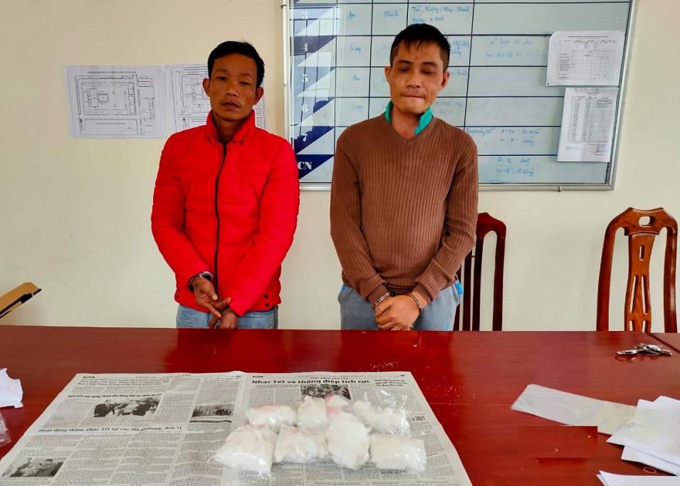 Bắt giữ 3 đối tượng, thu 01kg ma túy dạng đá
