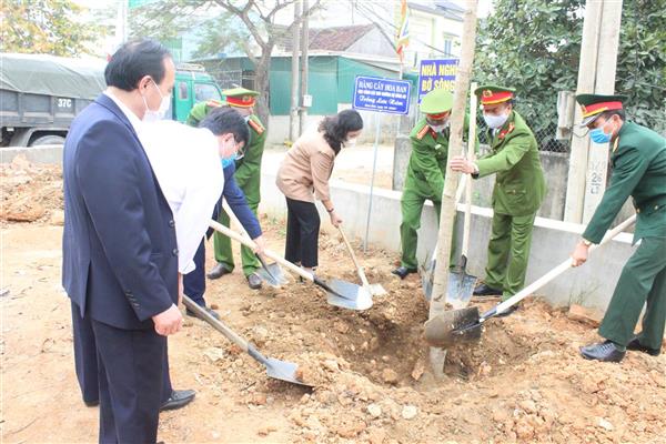 Phòng Cảnh sát Môi trường Công an tỉnh Nghệ An: Phát động 'Tết trồng cây đời đời nhớ ơn Bác Hồ'