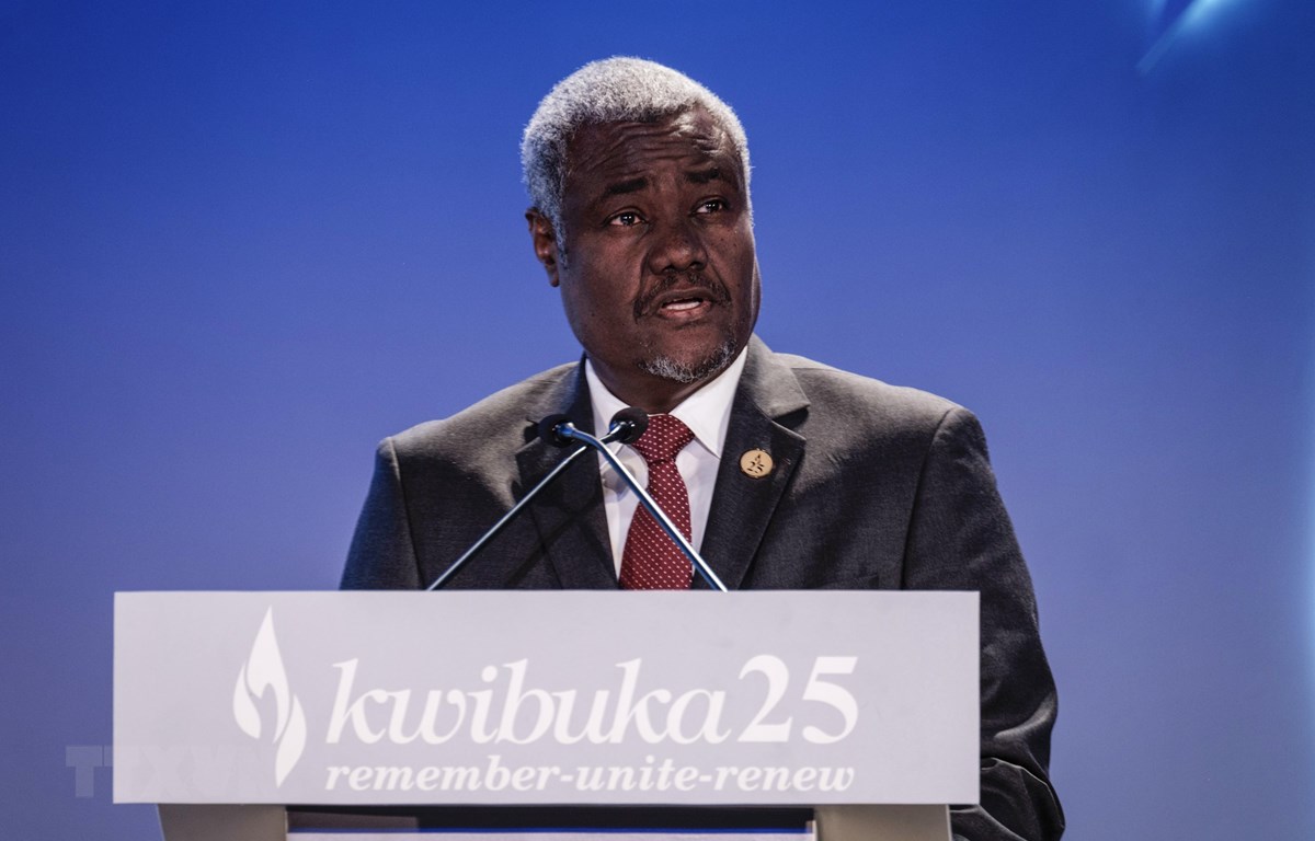 Chủ tịch Ủy ban AU Moussa Faki Mahamat tái đắc cử.   