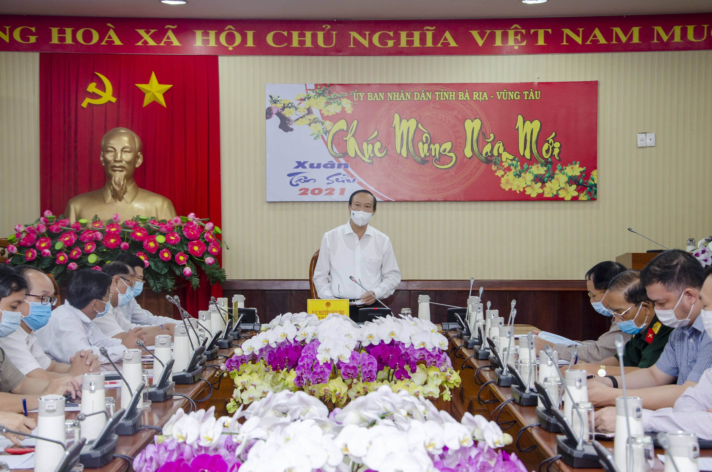 Ông Nguyễn Văn Thọ, Chủ tịch UBND tỉnh, Trưởng BCĐ phòng, chống dịch COVID-19 tỉnh phát biểu chỉ đạo tại cuộc họp.