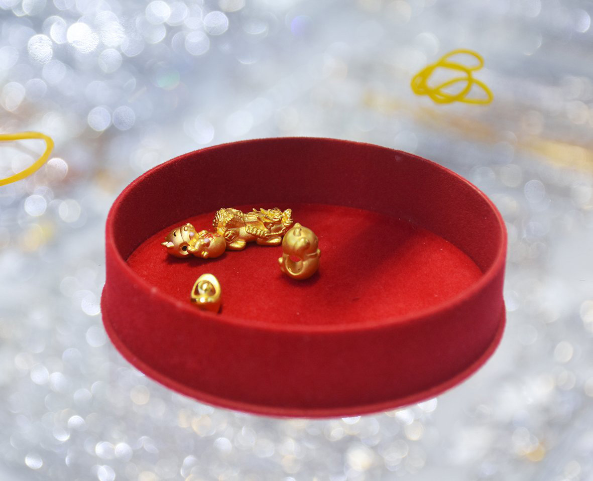 Một số sản phẩm từ vàng có các hình: Mèo Thần Tài, Trâu đại diện cho năm Sửu được ưa chuộng.