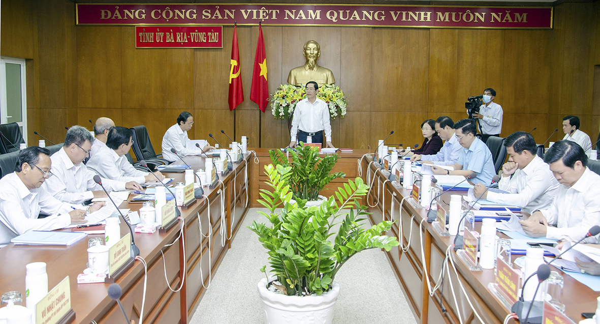 Ông Phạm Viết Thanh, Ủy viên Trung ương Đảng, Bí thư Tỉnh ủy phát biểu định hướng thảo luận.